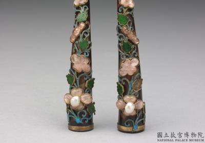 图片[3]-Pair of hawksbill-shell fingernail guards with pearl-and-gemstone floral inlay, Qing dynasty (1644-1911)-China Archive